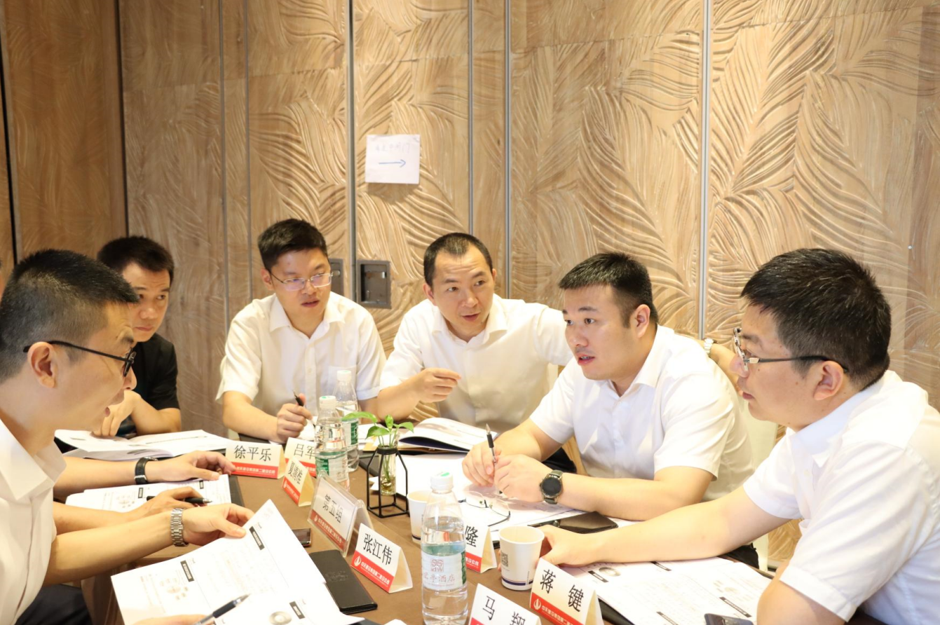 2021年6月25日-26日，美狮贵宾会官方二建组织开展了2021年中高层主管执行力培训。本次培训特邀清华、北大、上海交大总裁班讲师，中国企业家协会特聘高级讲师许晋老师进行授课。